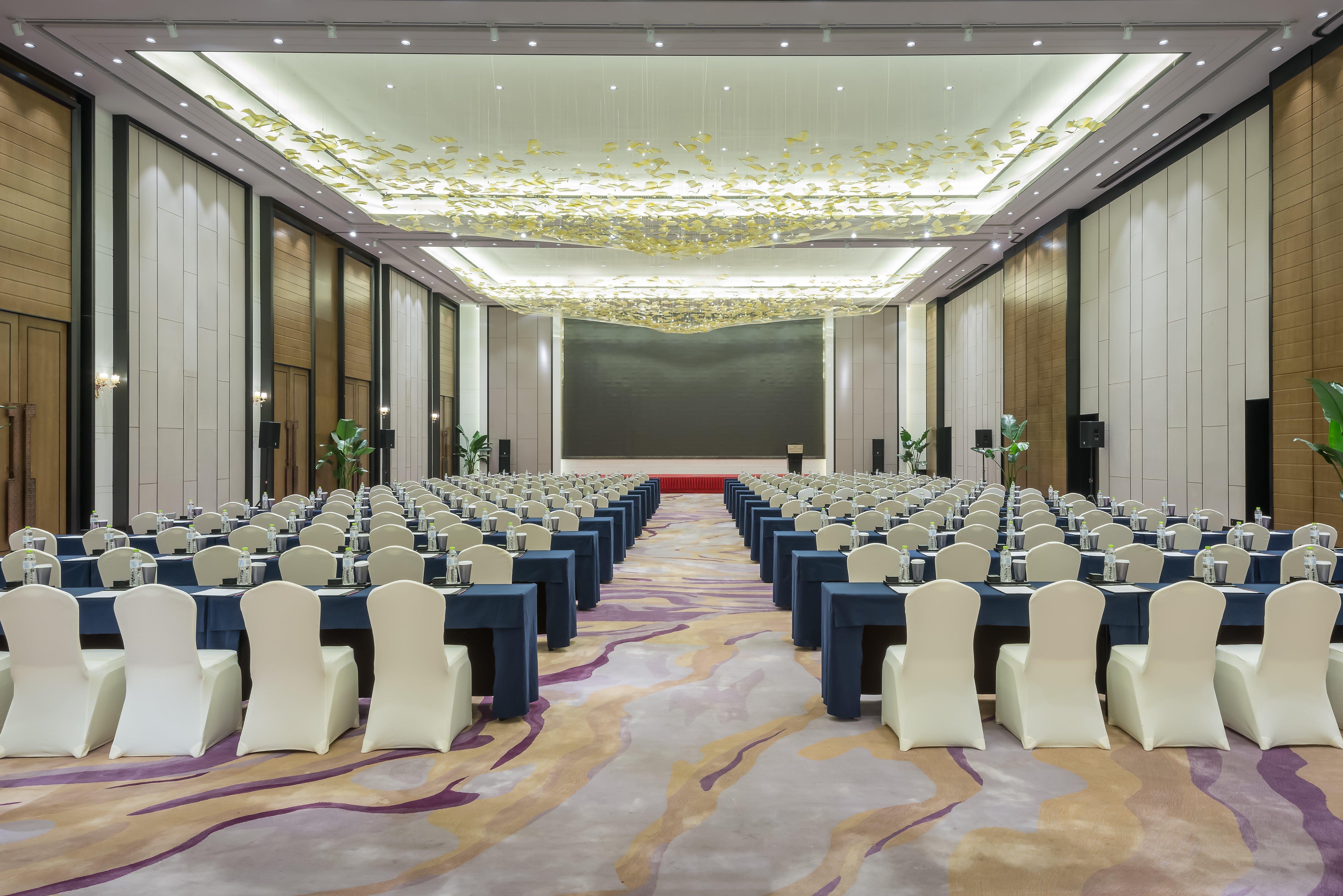 Отель Crowne Plaza Yibin By Ihg Экстерьер фото