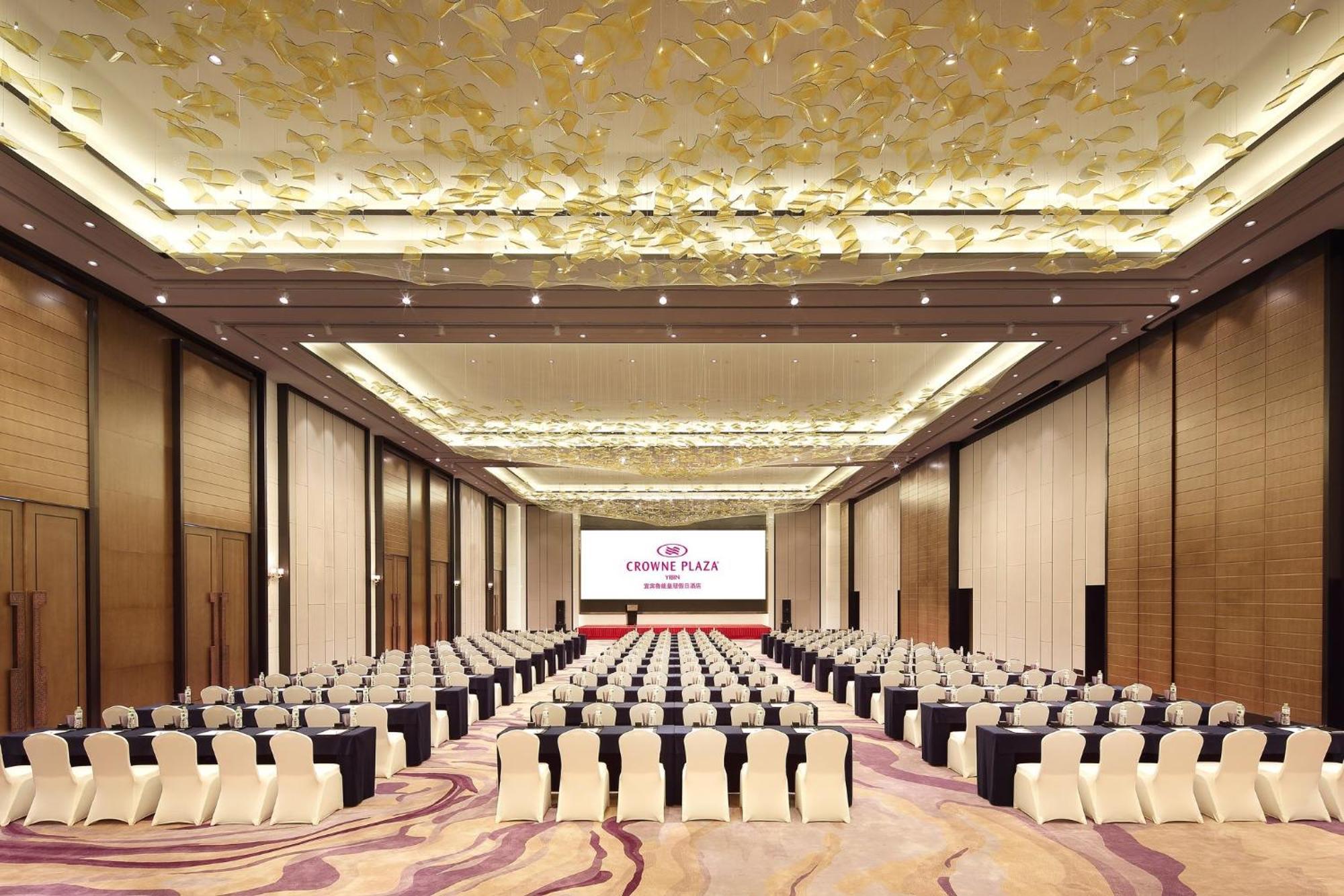 Отель Crowne Plaza Yibin By Ihg Экстерьер фото
