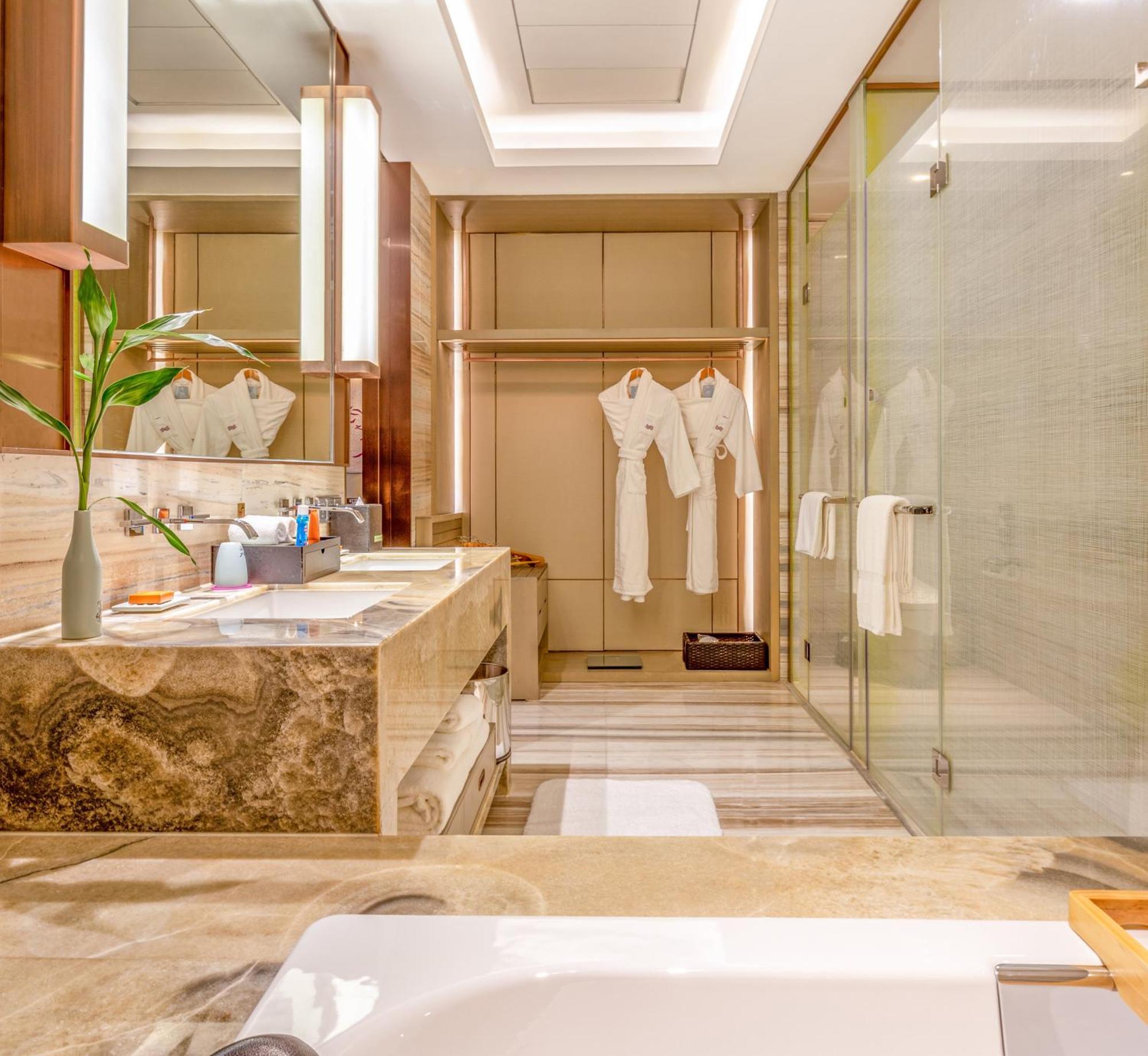 Отель Crowne Plaza Yibin By Ihg Экстерьер фото