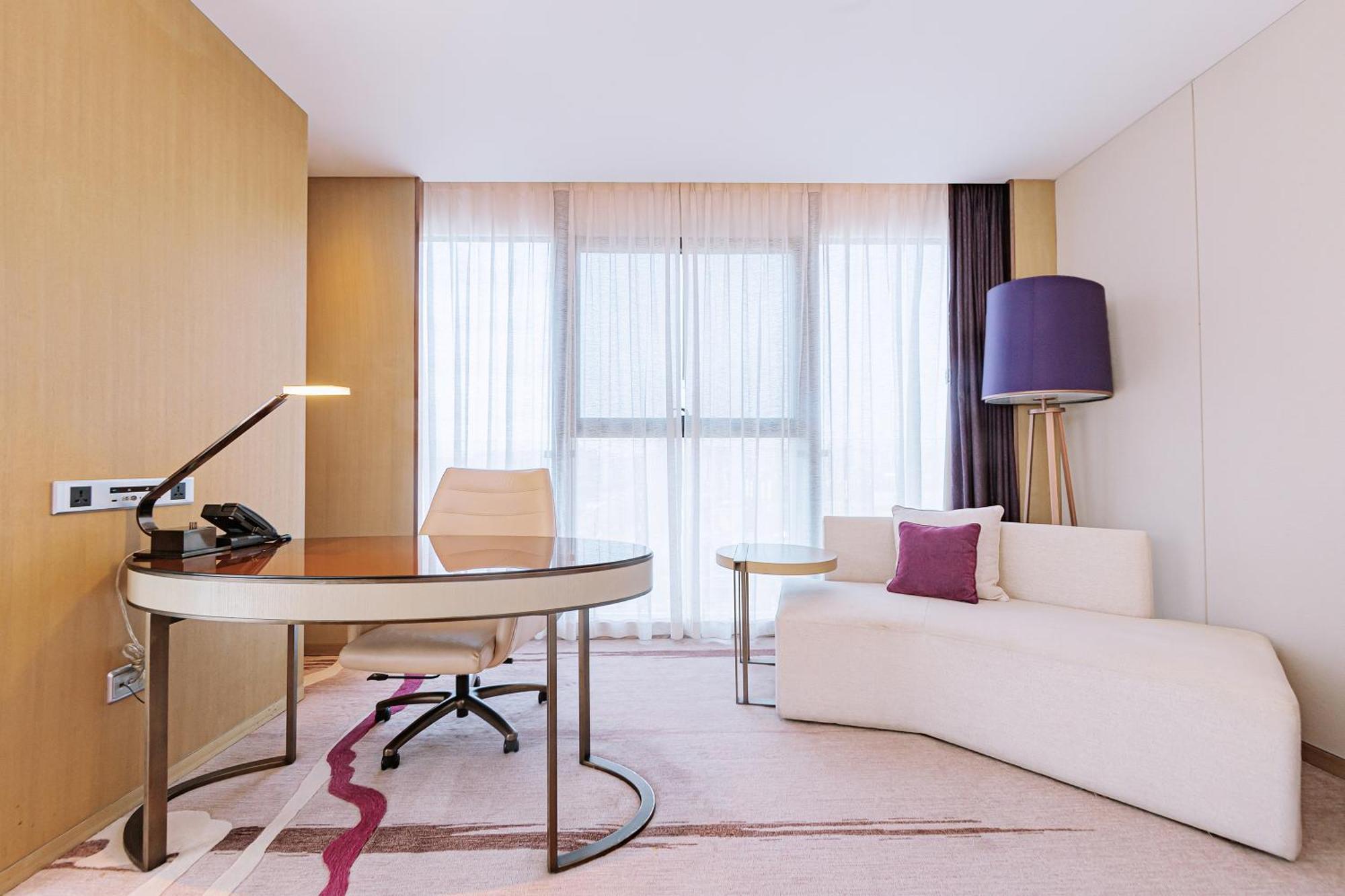 Отель Crowne Plaza Yibin By Ihg Экстерьер фото